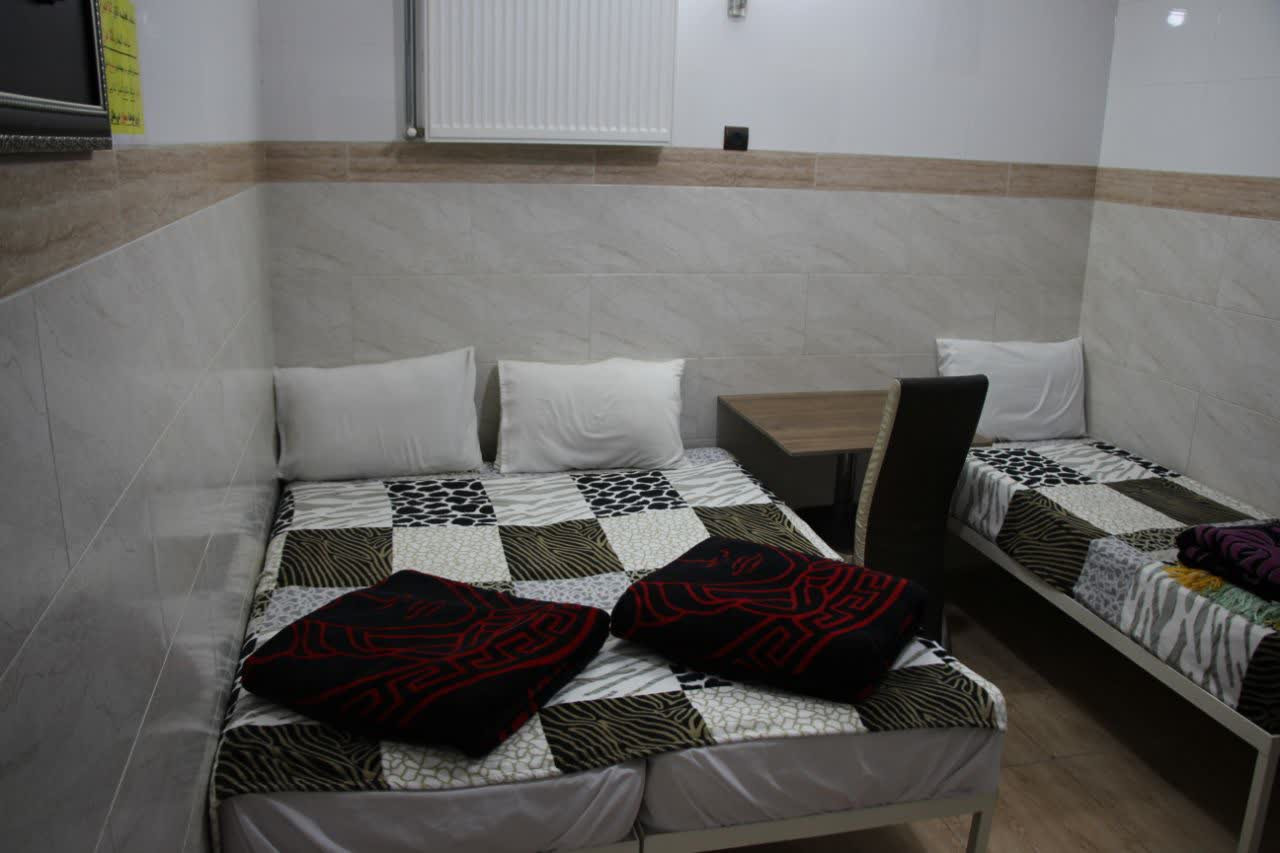 عکس مهمانپذیر نفیس قم (سه تخته)