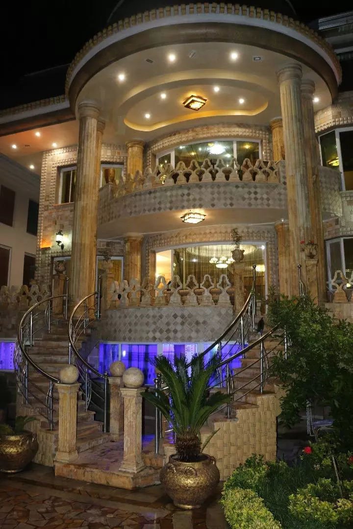 عکس ویلای لاکچری استخردار آبگرم تریپلکس عسلکده