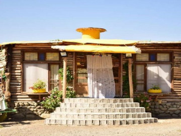 عکس بوم‌گردی شاه‌عباسی کلبه چوبی