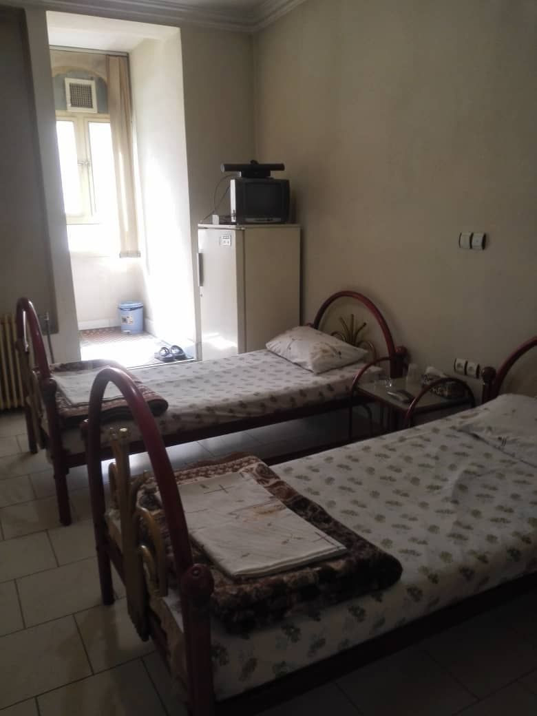 عکس مهمانپذیر نور-یک تخته