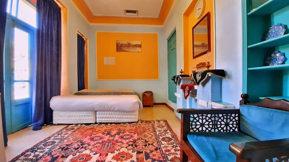 عکس سرای سنتی هاتف-مرغ سحر(دو تخته)