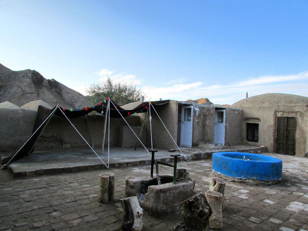 عکس بوم‌گردی کلوت کویر اتاق یوزپلنگ