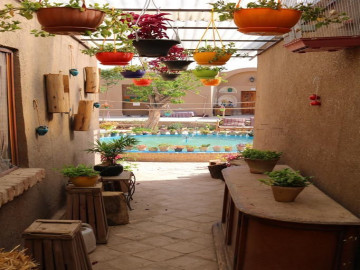 عکس بوم گردی عمو مش رضا اتاق پنج نفره