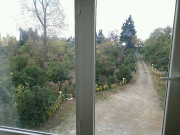 تصویر ویلا آپارتمان داخل باغ نزدیک دریا