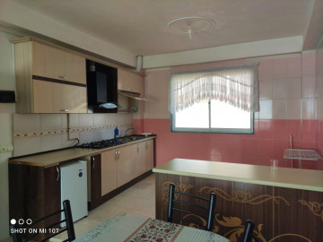 تصویر واحد تمیز و مبله طبقه اول، نزدیک دریا، روستای بشمن