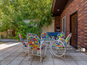 تصویر باغ ویلا با حیاط سرسبز واستخر سرپوشیده آب‌گرم