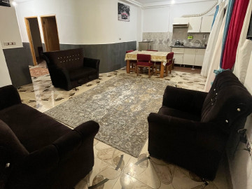 تصویر روجین با چشم انداز دریا