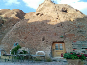 تصویر خانه ی سنگی در کندوان تبریز
