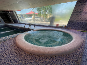 تصویر اجاره روزانه ویلا با استخر سرپوشیده و جکوزی در شهریار