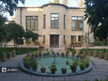 تصویر رزرو خانه باغ سنتی در شیراز - اتاق فروغ فرخزاد