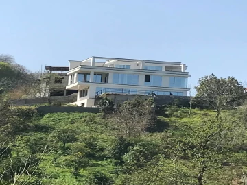 عکس لوکس جنگلی استخردار آبگرم و جکوزی نپال