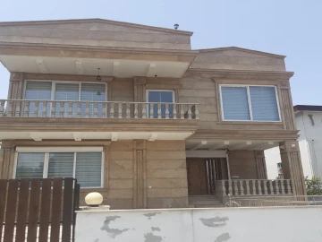 عکس  لاکچری ساحلی دریا