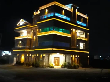 عکس استخردار آبگرم با بیلیارد بغران